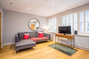 The Escalier Mews - Bright 3BDR Home